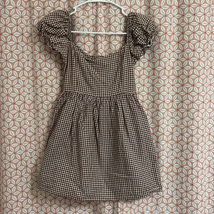 Adorable Mini Brown checkered and Puff sleeve Dress!!